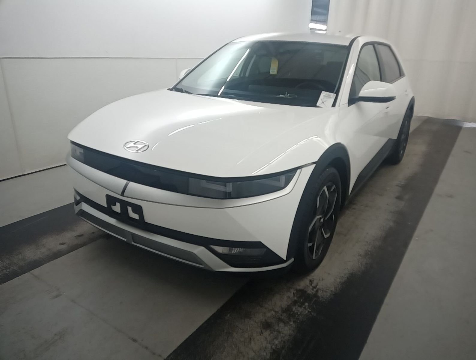 Used 2024 White Hyundai SEL image 1