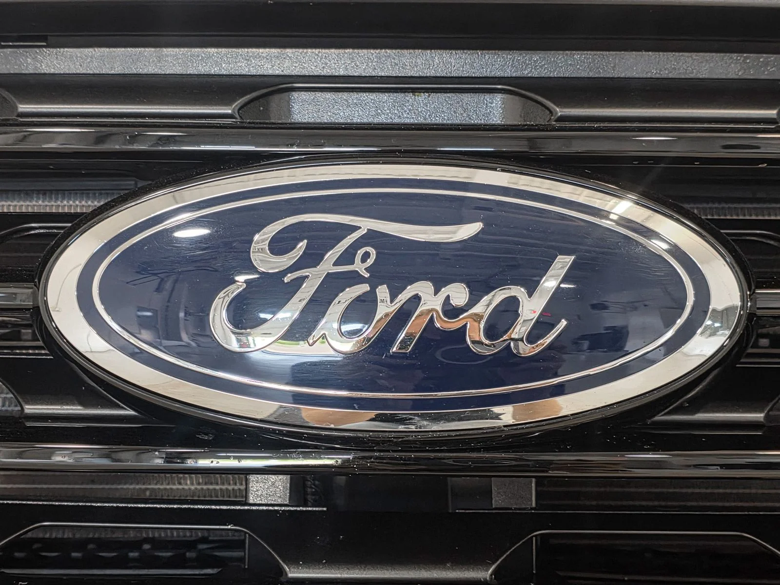 Used 2023 Red Ford SEL image 13