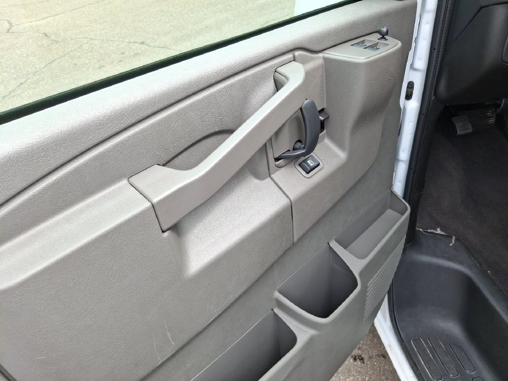 2025 Chevrolet Express Passenger LT - Photo 14