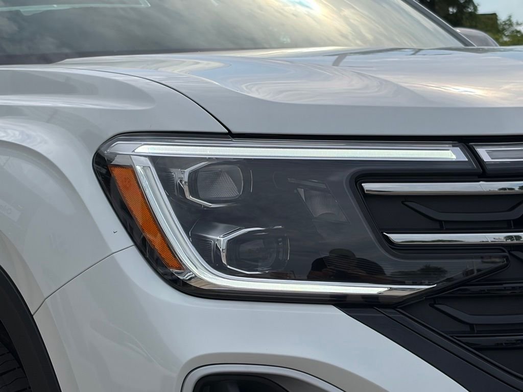 New 2026 Opal White Pearl Volkswagen 2.0T Peak Edition image 10