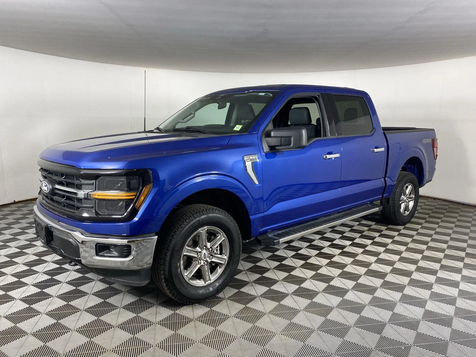 Used 2025 Atlas Blue Ford XLT image 3