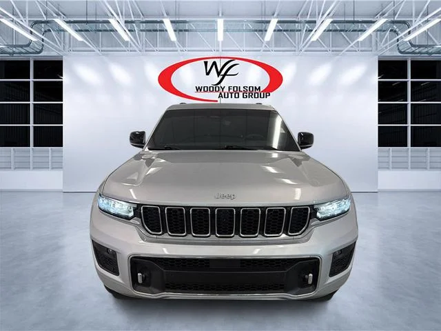 Used 2025 Silver Jeep Overland image 2