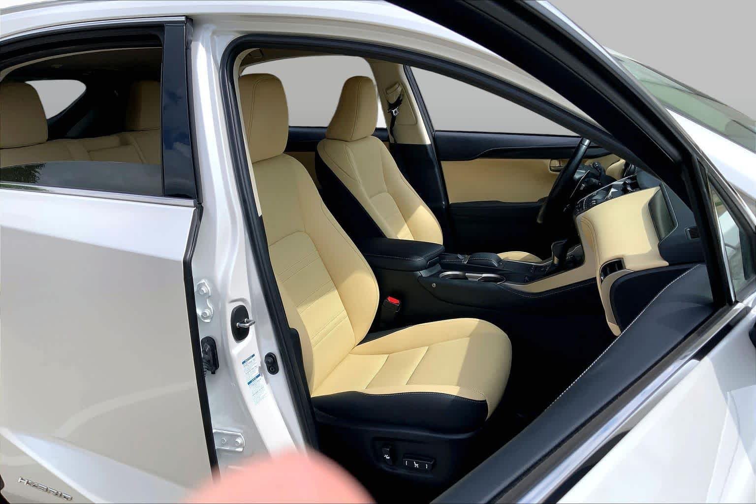 Used 2021 Eminent White Pearl Lexus  image 9