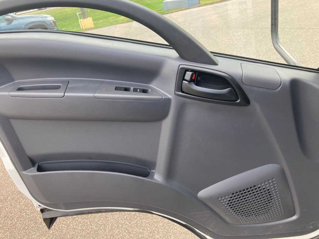 New 2025 Arc White Chevrolet MEDIUM ASH GRAY image 6