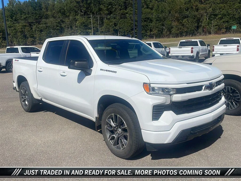 Used 2023 SUMMIT WHITE Chevrolet RST image 3