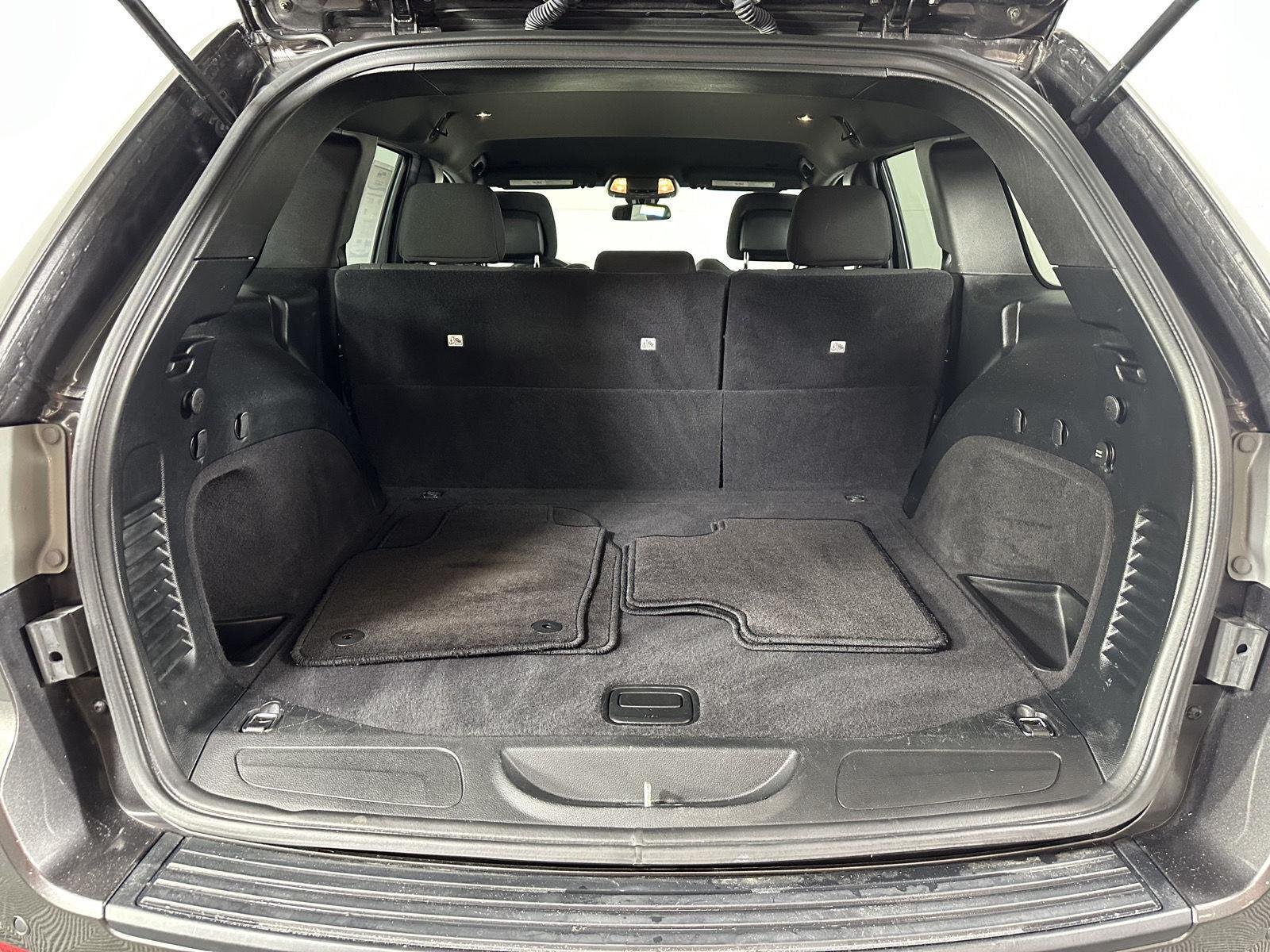 Used 2018 Granite Crystal Metallic Clearcoat Jeep Laredo E image 17