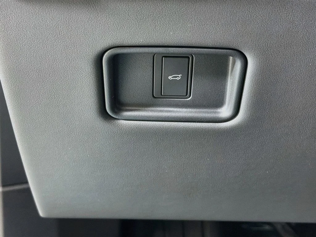 New 2026 Santorini Black Land Rover SE image 10