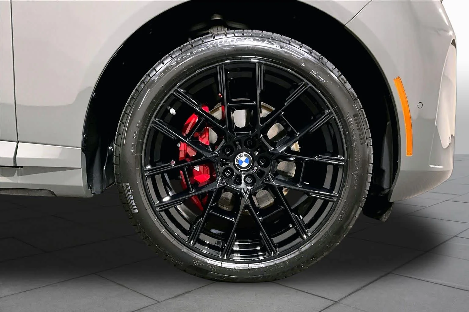 New 2027 Grey Pine Metallic BMW 40 xDrive image 17