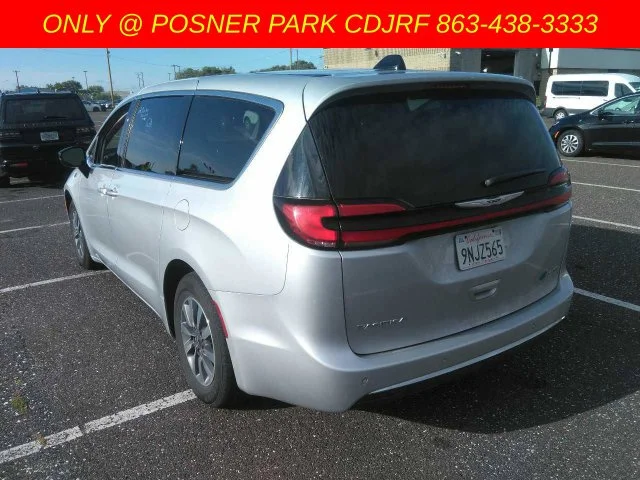 Used 2024 Silver Chrysler Select image 7