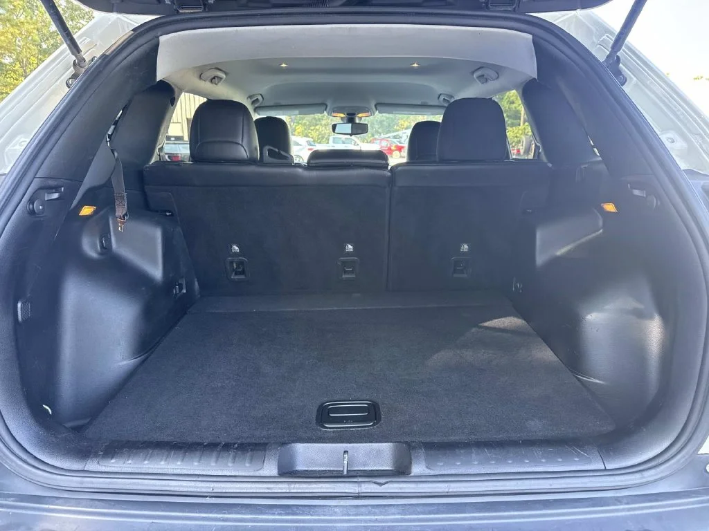 Used 2019 Pearl White Pearlcoat Jeep Trailhawk image 15