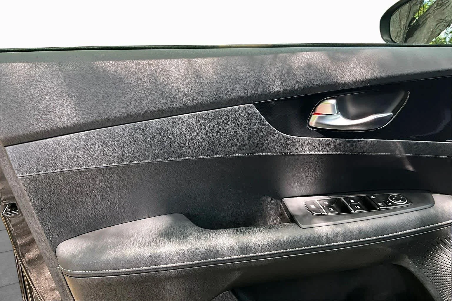 Used 2023 Aurora Black Kia GT-Line image 21