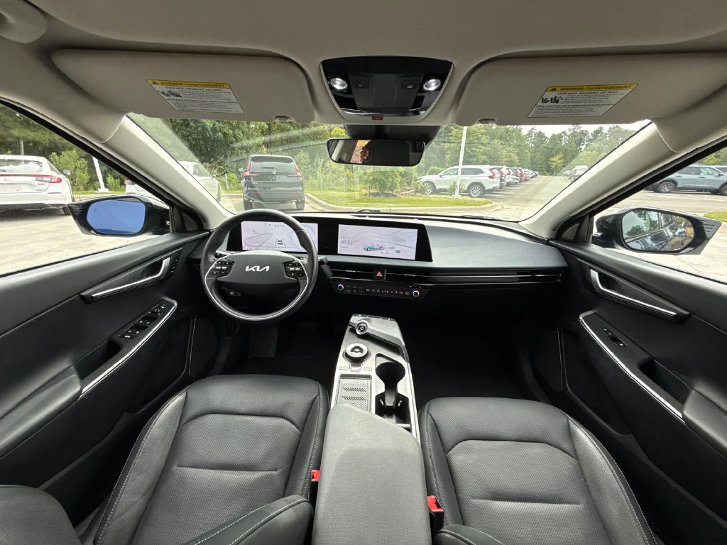 Used 2024 Blue Kia Wind image 16