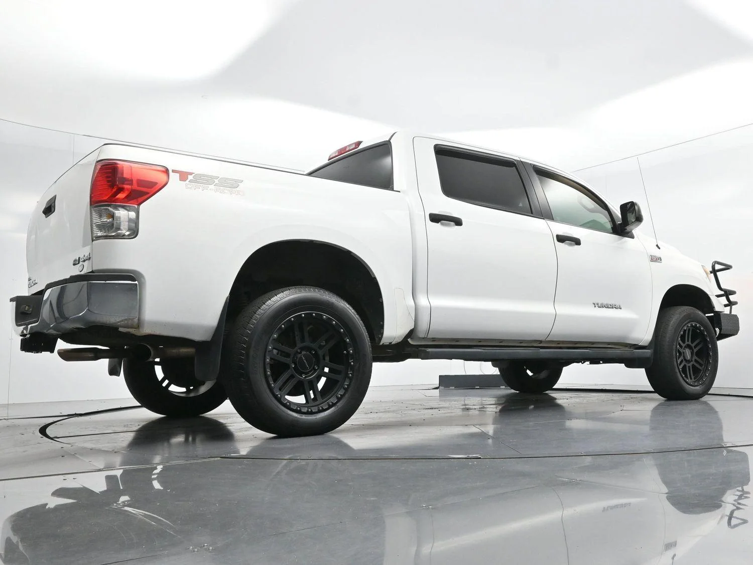 Used 2013 Super White Toyota Grade image 46