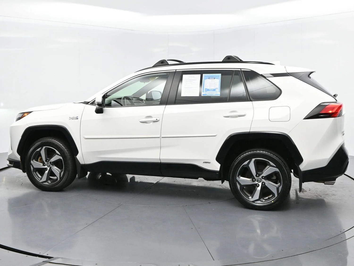 Used 2024 Ice Cap Toyota SE image 4