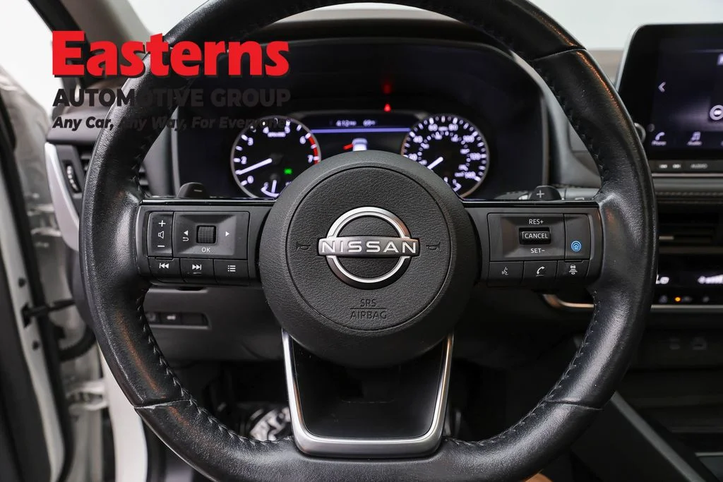 Used 2023 White Nissan SV image 10