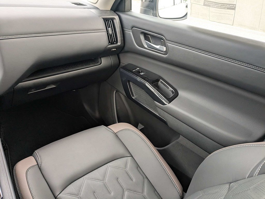 New 2026 Everest White Pearl TriCoat / Super Black Two-tone Nissan Platinum image 19