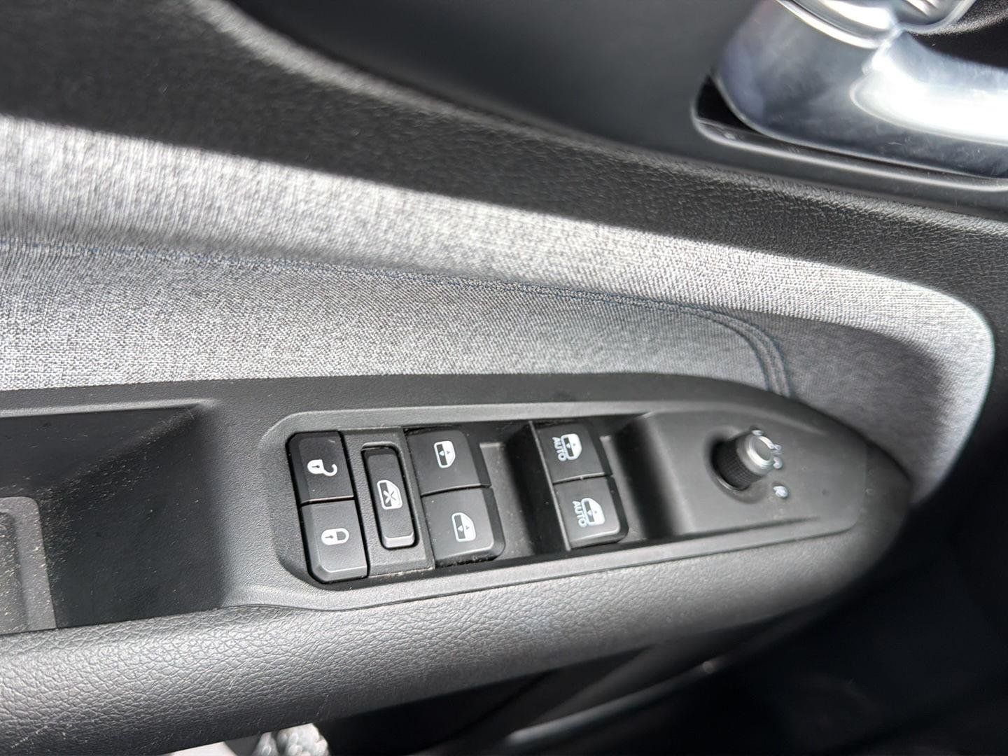 Used 2024 Bright White Clearcoat Jeep Latitude image 16