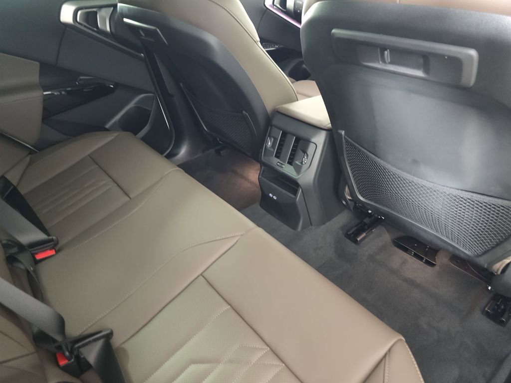New 2026 Mineral White Metallic BMW 30 xDrive image 10