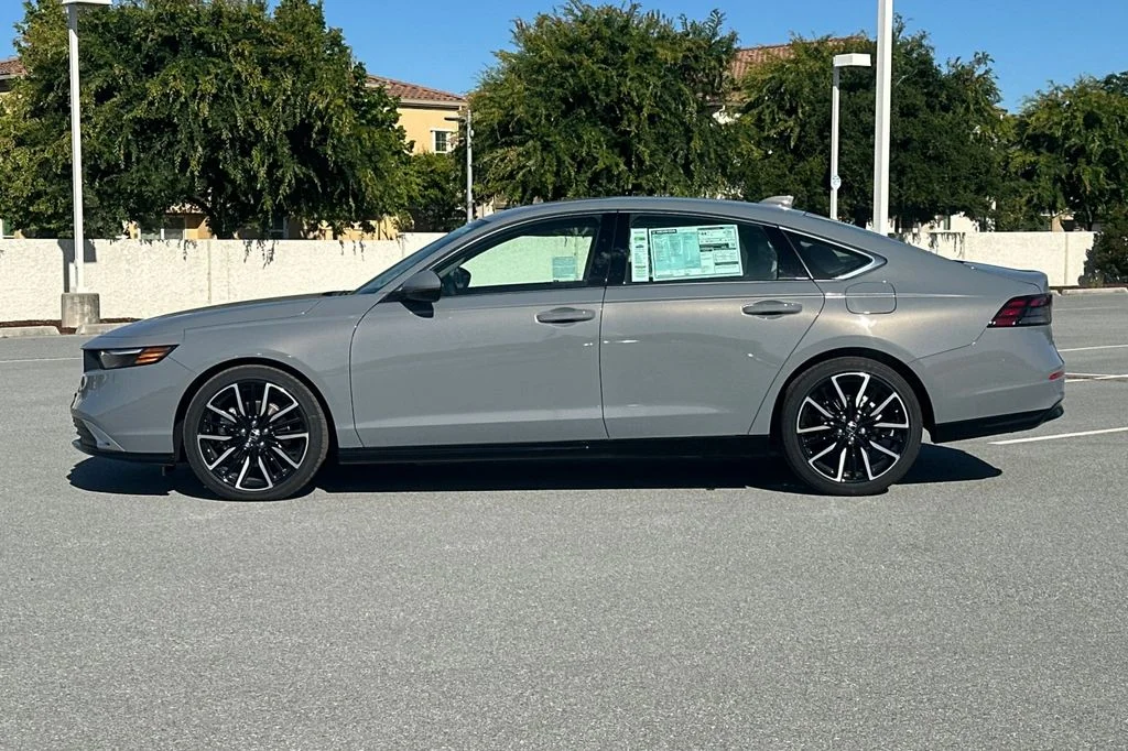 New 2026 Urban Gray Pearl Honda Touring image 7