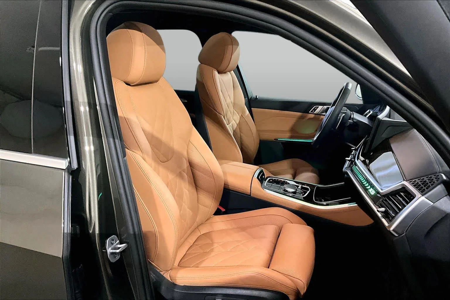 Certified Used 2025 Manhattan Green Metallic BMW xDrive40i image 7
