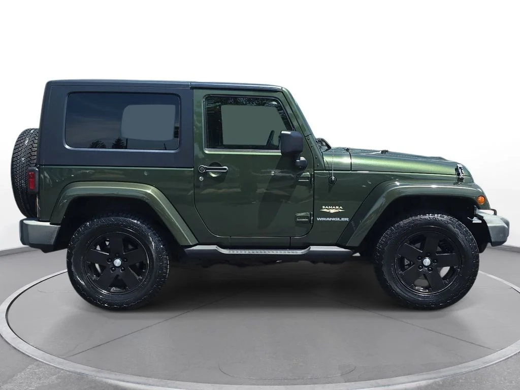 Used 2008 Green Jeep Sahara image 4