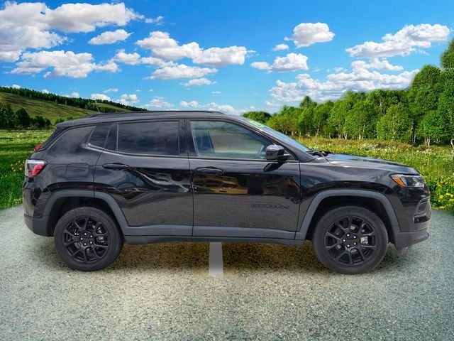 Certified Used 2022 Black Jeep Latitude image 7