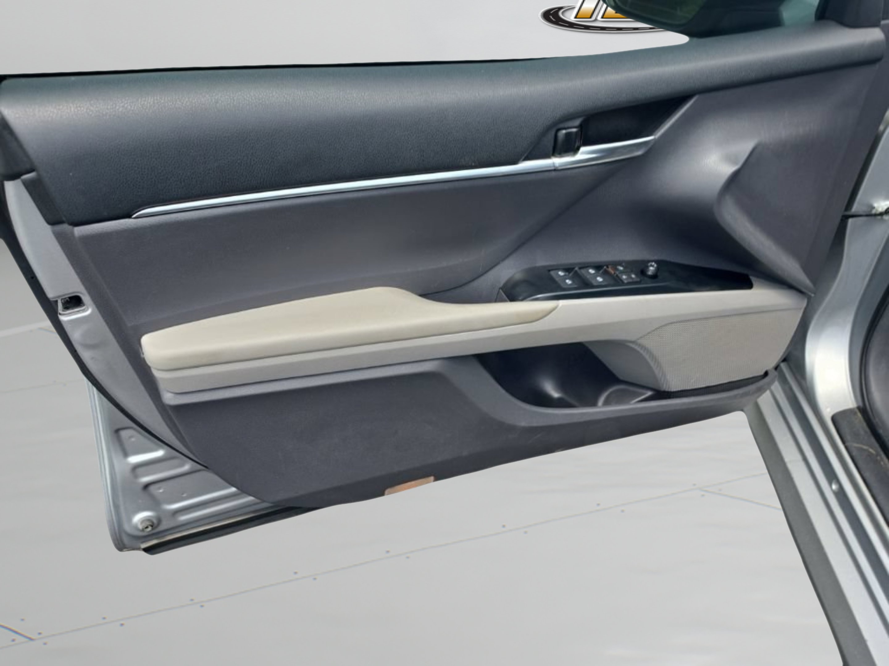 Used 2019 Silver Toyota LE image 26