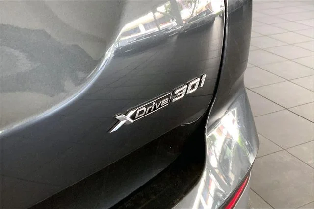 Used 2024 Dark Graphite Metallic BMW xDrive30i image 6