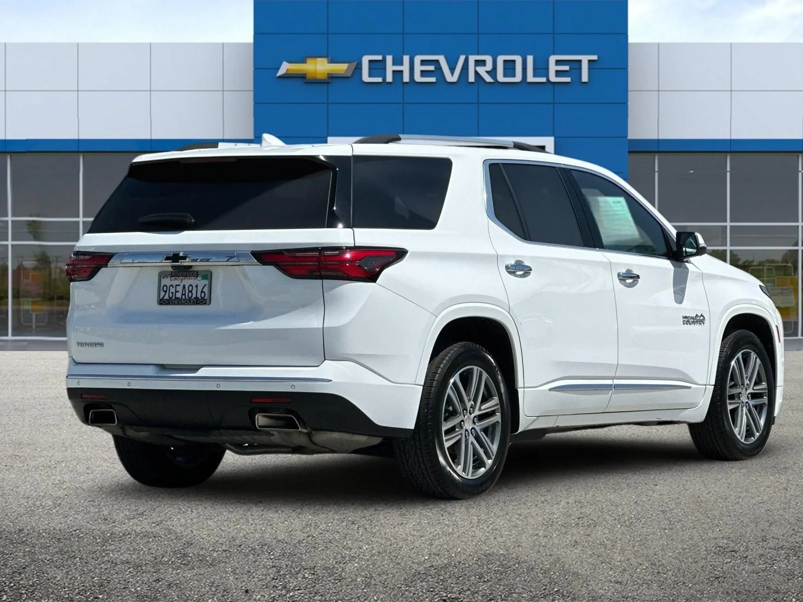 Used 2023 SUMMIT WHITE Chevrolet High Country image 4