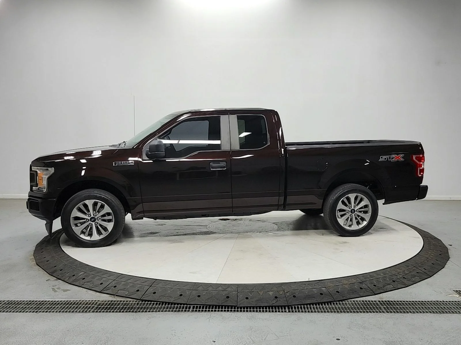 Used 2018 Red Ford XL image 4
