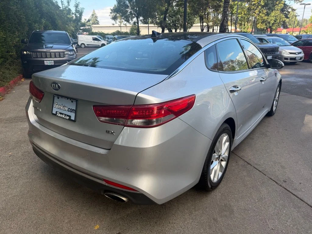 Used 2018 Sparkling Silver Kia EX image 4