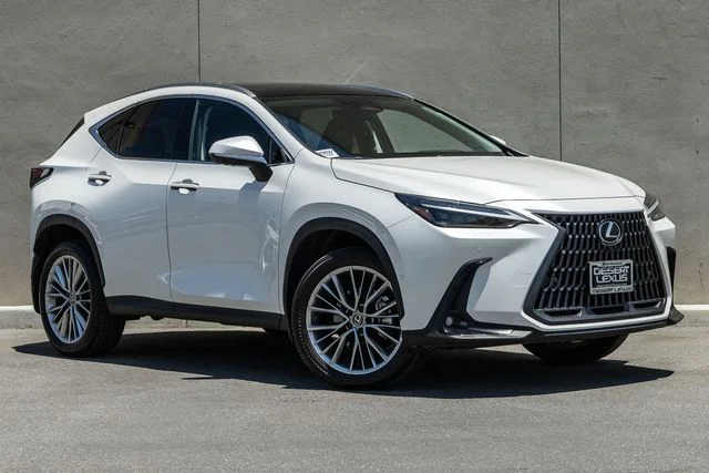 Used 2025 Eminent White Pearl Lexus 350h Luxury image 17