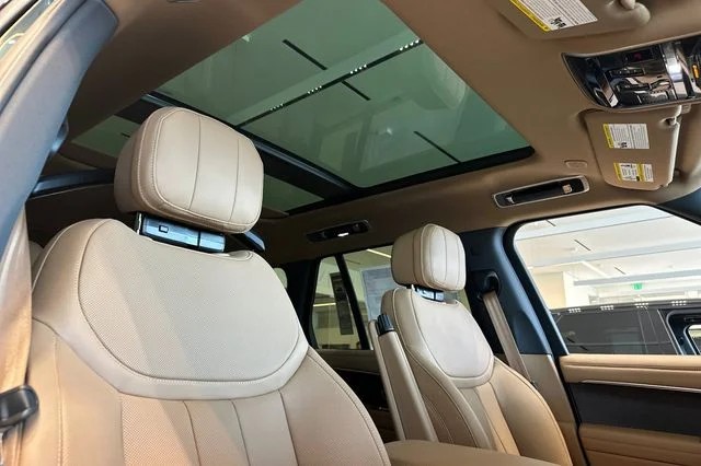 New 2026 Belgravia Green Land Rover SE image 15
