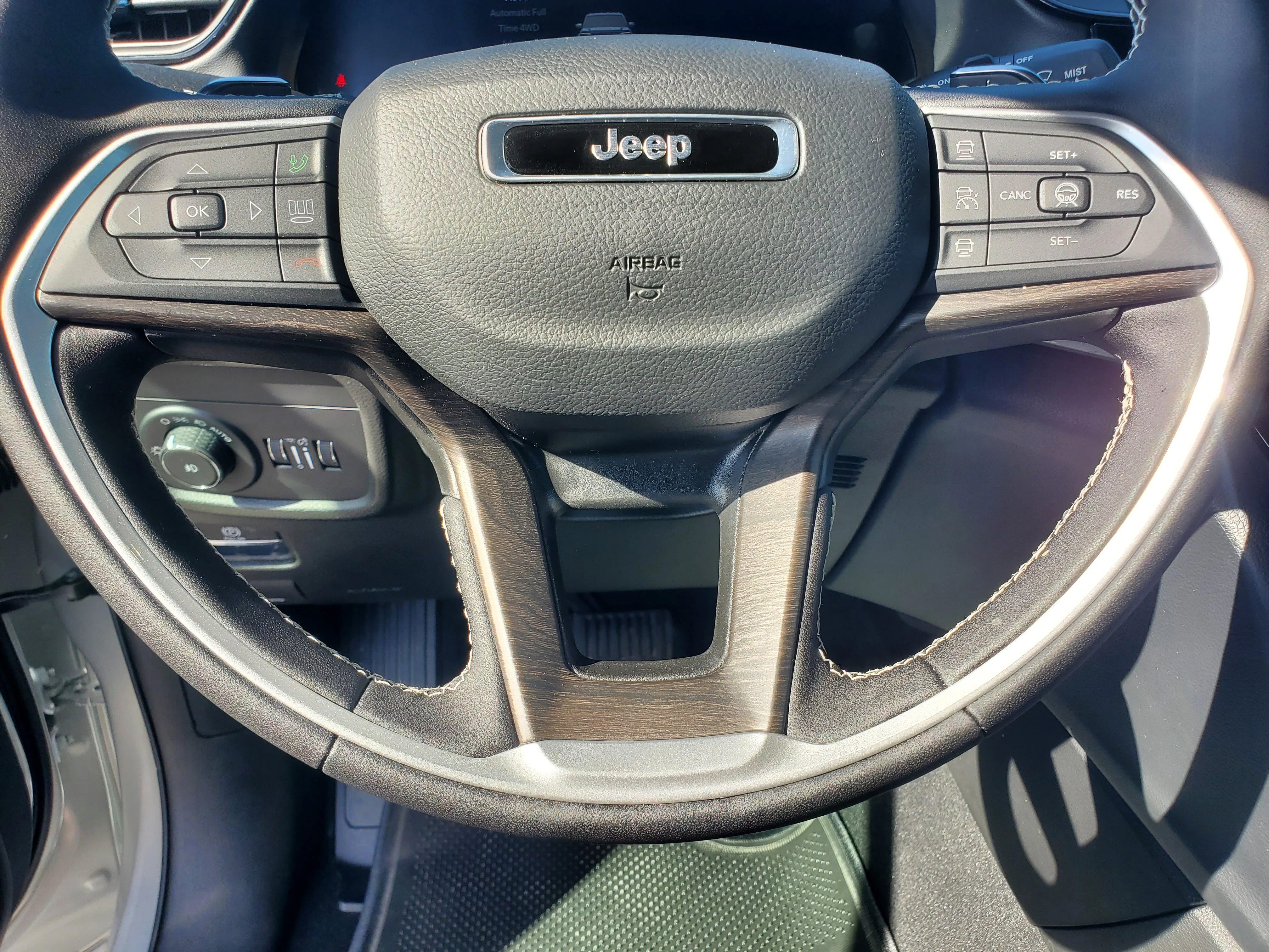 New 2026 Silver Zynith Exterior Paint Jeep Altitude image 22