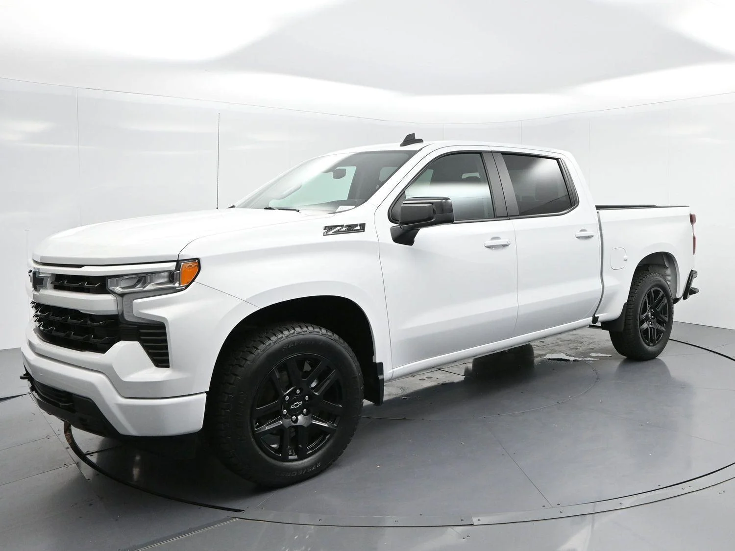 Used 2023 Summit White Chevrolet RST image 3
