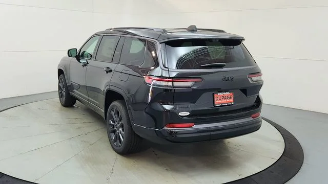 New 2026 Diamond Black Crystal Pearl-Coat Exterior Paint Jeep Limited image 8