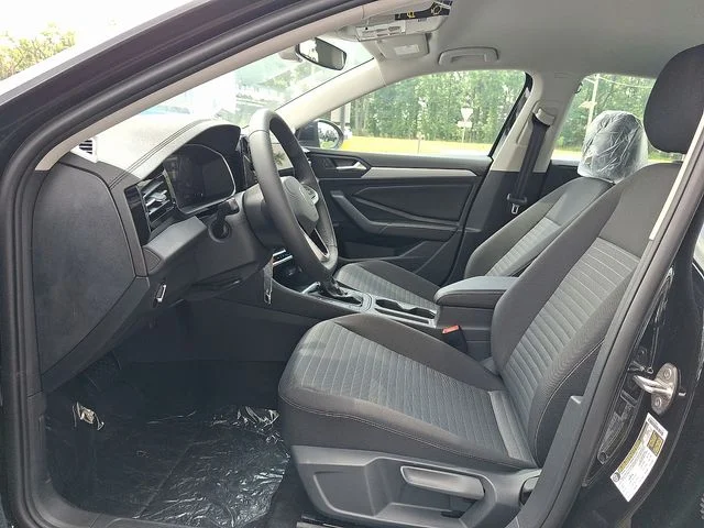 New 2026 Black Volkswagen 1.5T S image 9