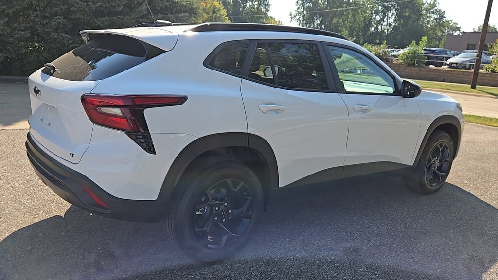 New 2026 Summit White Chevrolet LT image 30