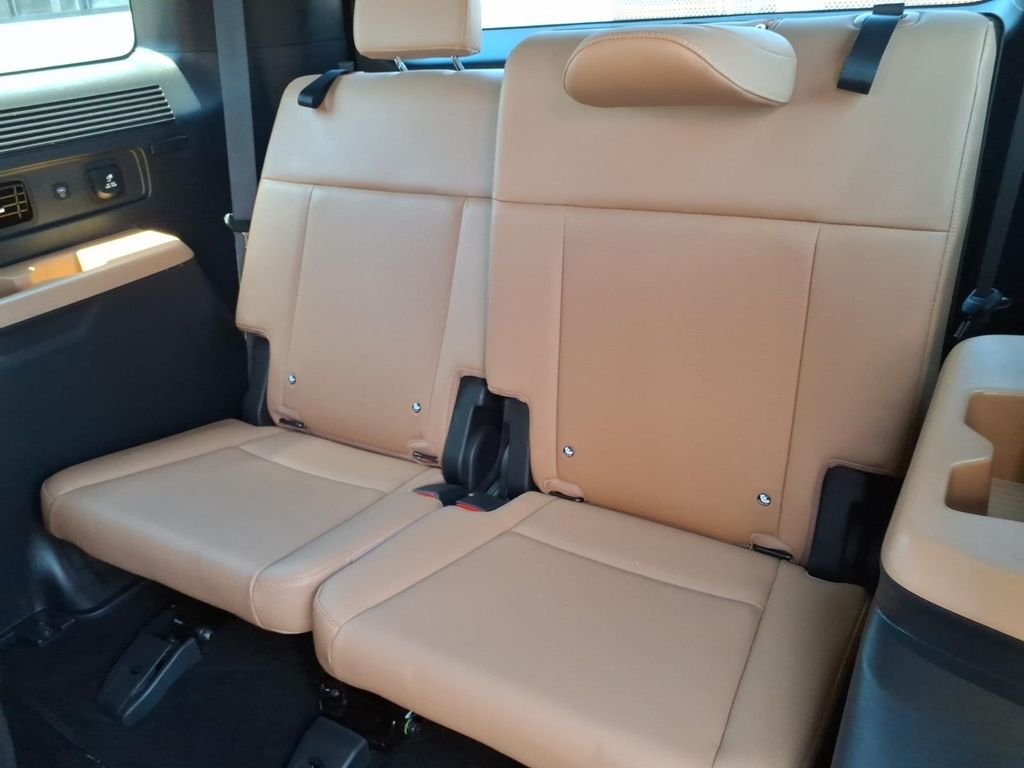 Used 2025 Phantom Black Hyundai Limited image 6