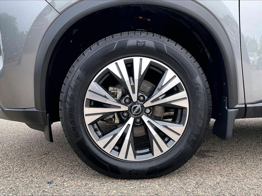 Used 2023 Gray Nissan SV image 7