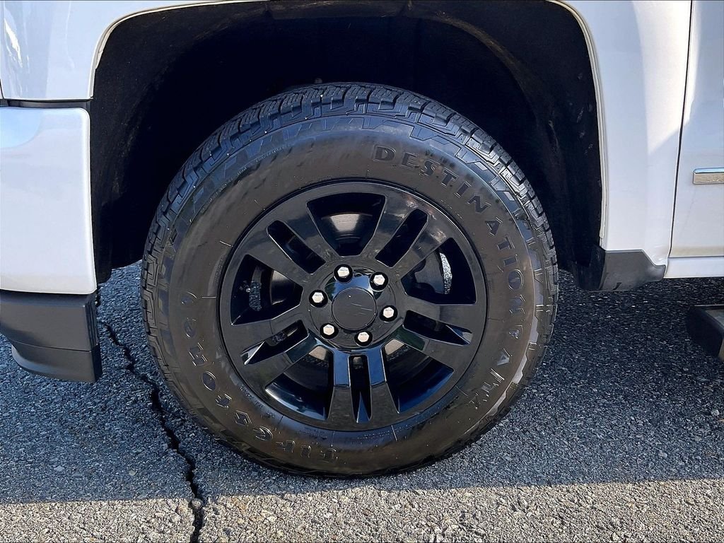 Used 2018 White Chevrolet LTZ image 7
