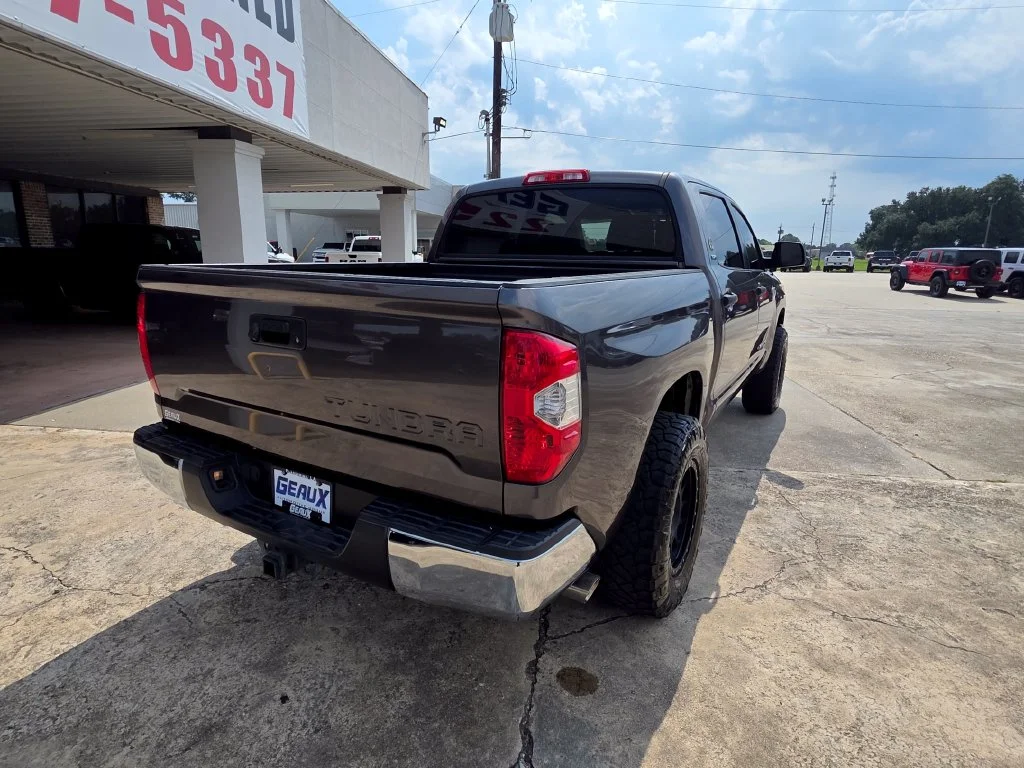 Used 2015 Gray Toyota SR5 image 9
