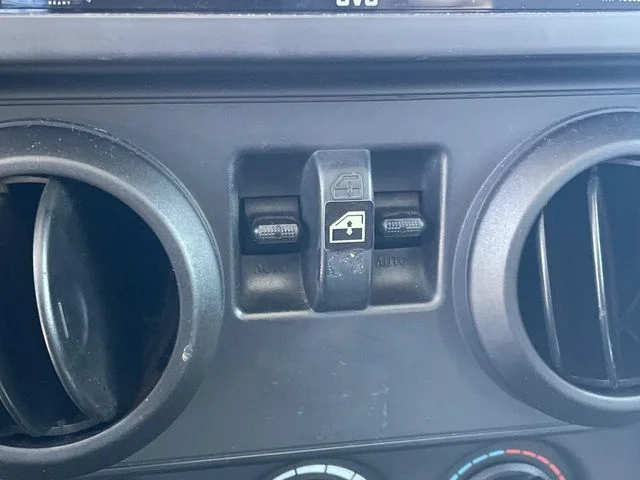 Used 2008 Silver Jeep X image 23