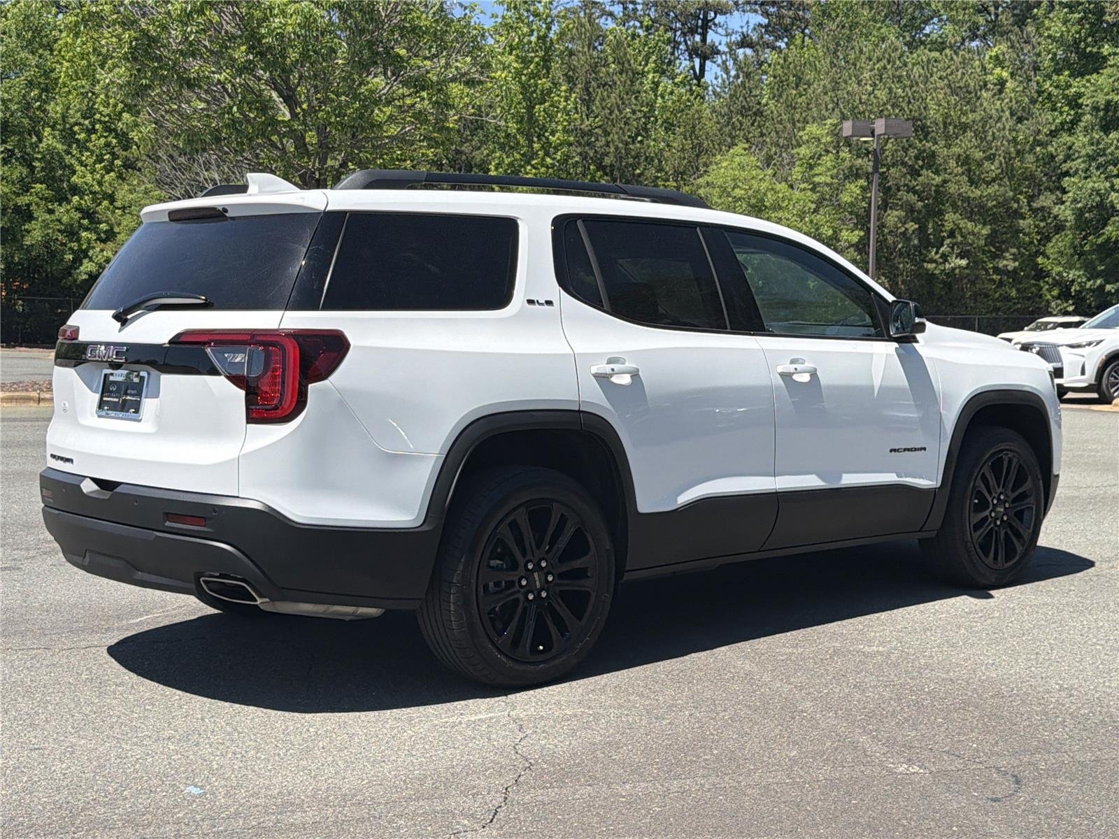 Used 2023 Summit White GMC SLE image 29