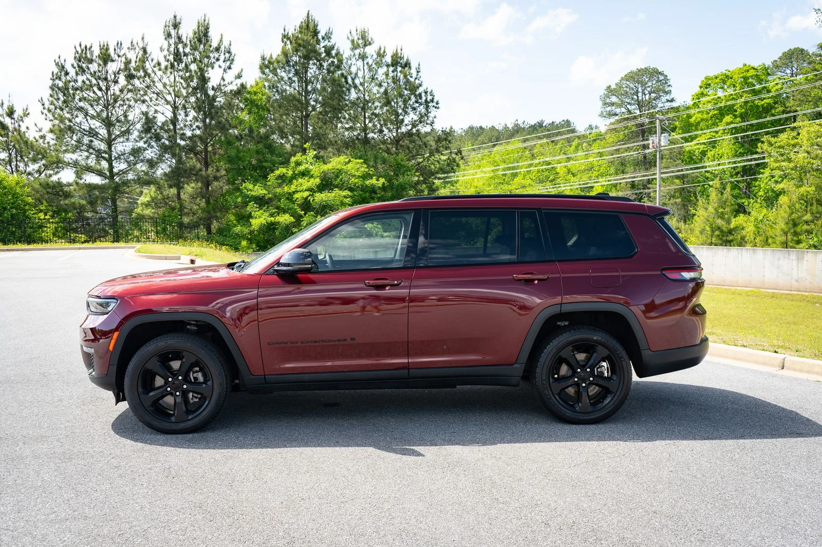 Used 2023 Red Jeep Limited image 5