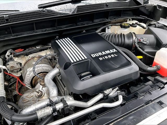 Used 2023 White GMC Denali image 34
