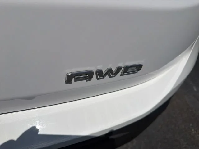 Used 2024 Summit White GMC SLE image 19