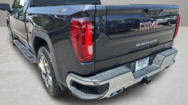 Used 2022 Silver GMC SLT image 36