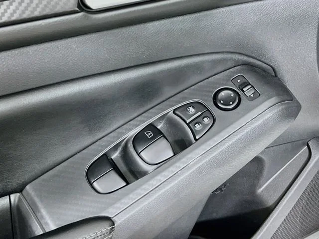 Used 2025 White Nissan 2.5 SV image 9