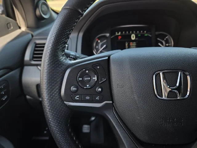 Used 2023  Honda EX-L image 25